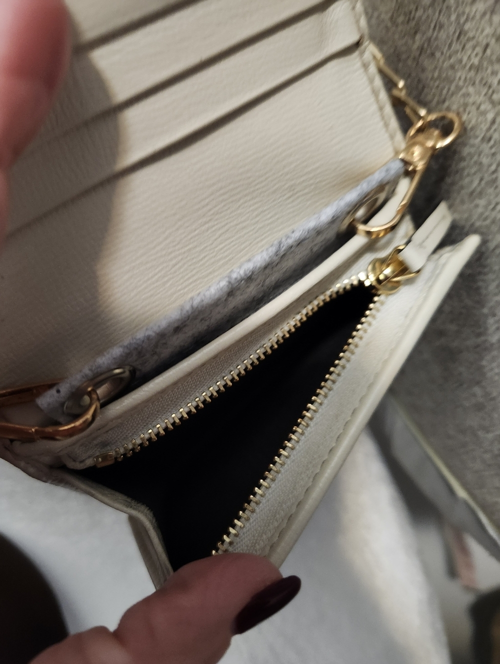 Gucci Mini Wallet Crossbody - Picture 8 of 12